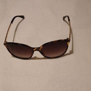 Besty Johnson Tortoise Shell Sunglasses BJ874163-TORT Signature on eyeglasses.